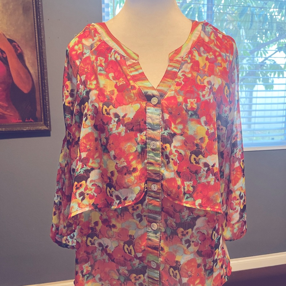 Anthropologie sheer top with slide slit sleeves. In EUC. Size Med